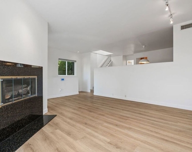3023 Berkeley Avenue - Photo Thumbnail 8