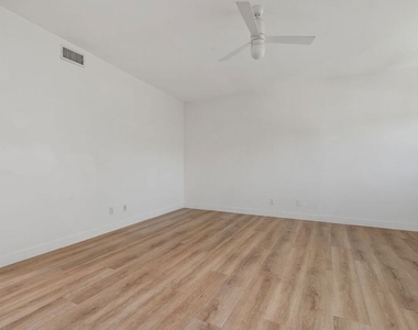 3023 Berkeley Avenue - Photo Thumbnail 29