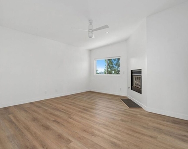 3023 Berkeley Avenue - Photo Thumbnail 30