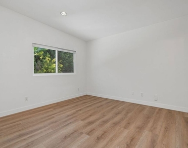3023 Berkeley Avenue - Photo Thumbnail 24