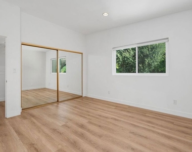 3023 Berkeley Avenue - Photo Thumbnail 23