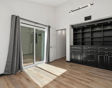3023 Berkeley Avenue - Photo Thumbnail 19
