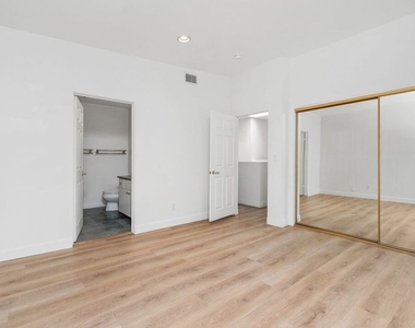 3023 Berkeley Avenue - Photo Thumbnail 26