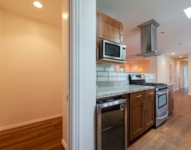 22750 Clarendon Street - Photo Thumbnail 10