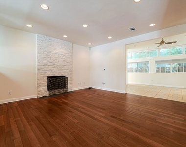 22750 Clarendon Street - Photo Thumbnail 12
