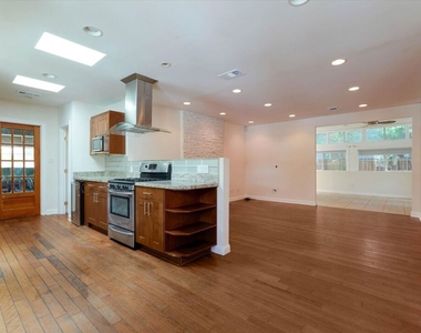 22750 Clarendon Street - Photo Thumbnail 6
