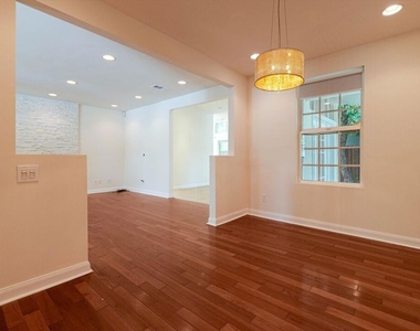 22750 Clarendon Street - Photo Thumbnail 15