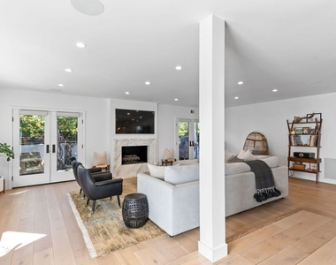 4606 Roma Court - Photo Thumbnail 8