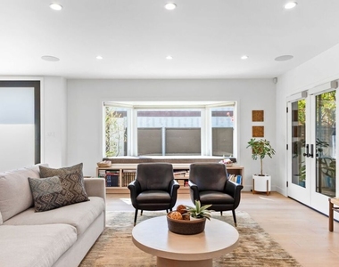 4606 Roma Court - Photo Thumbnail 4