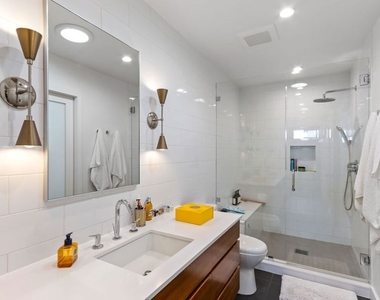 4606 Roma Court - Photo Thumbnail 35