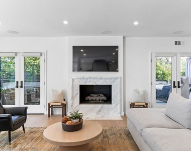 4606 Roma Court - Photo Thumbnail 3