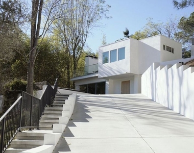 2690 Zorada Drive - Photo Thumbnail 4