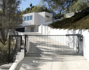 2690 Zorada Drive - Photo Thumbnail 5