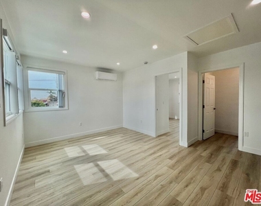 1321 1/2 N Normandie Avenue - Photo Thumbnail 6