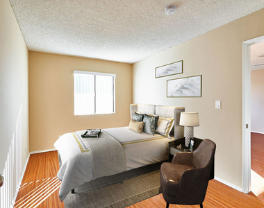 820 S St Andrews Place - Photo Thumbnail 8