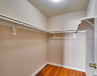 820 S St Andrews Place - Photo Thumbnail 10