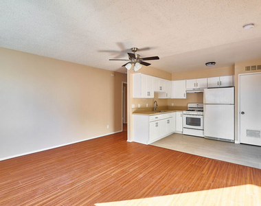 820 S St Andrews Place - Photo Thumbnail 4