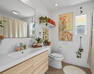 5507 Van Noord Avenue - Photo Thumbnail 21