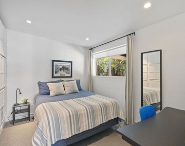 5507 Van Noord Avenue - Photo Thumbnail 15