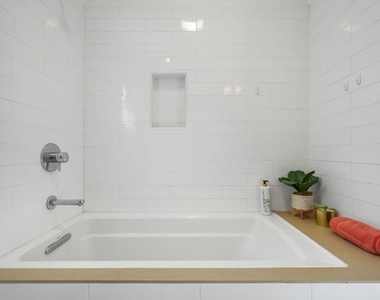 5507 Van Noord Avenue - Photo Thumbnail 22