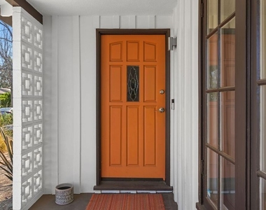 5507 Van Noord Avenue - Photo Thumbnail 7