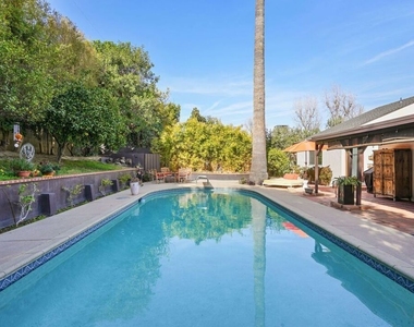 5507 Van Noord Avenue - Photo Thumbnail 12