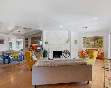 5507 Van Noord Avenue - Photo Thumbnail 1