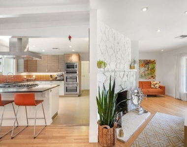 5507 Van Noord Avenue - Photo Thumbnail 10
