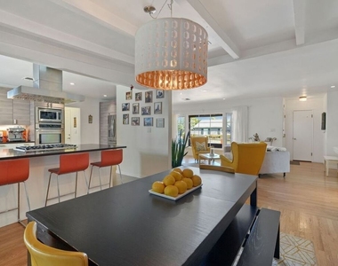 5507 Van Noord Avenue - Photo Thumbnail 3