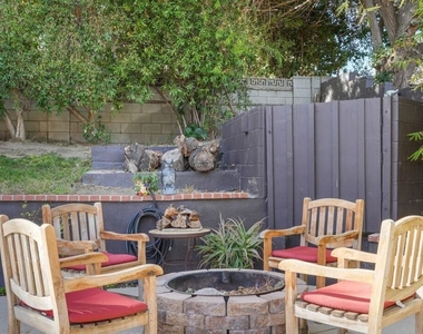 5507 Van Noord Avenue - Photo Thumbnail 18