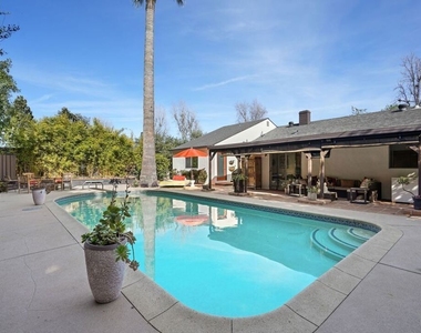 5507 Van Noord Avenue - Photo Thumbnail 23