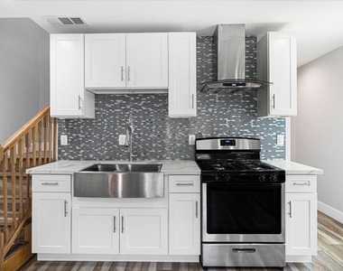 6652 Orion Avenue - Photo Thumbnail 5