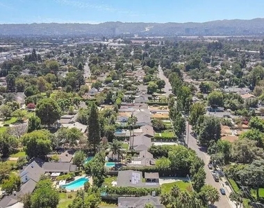 6652 Orion Avenue - Photo Thumbnail 22