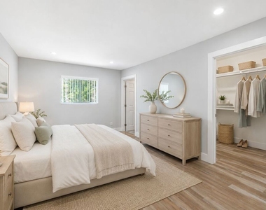 6652 Orion Avenue - Photo Thumbnail 11