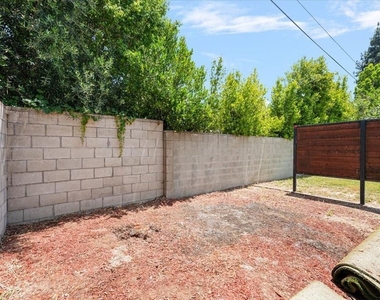 6652 Orion Avenue - Photo Thumbnail 19