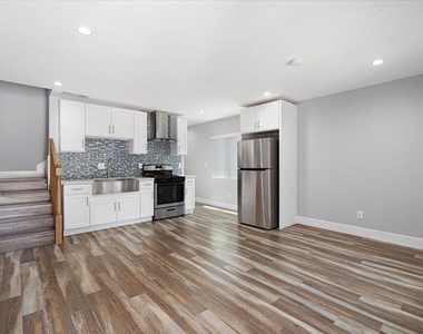 6652 Orion Avenue - Photo Thumbnail 4