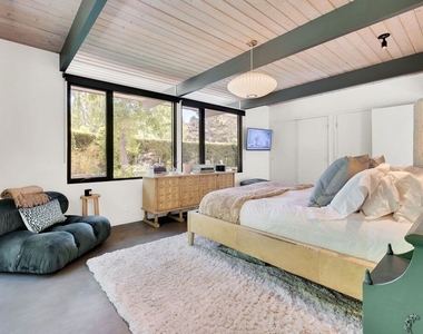 8967 Wonderland Park Avenue - Photo Thumbnail 21