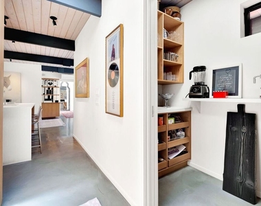 8967 Wonderland Park Avenue - Photo Thumbnail 16