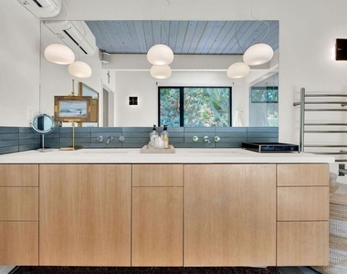 8967 Wonderland Park Avenue - Photo Thumbnail 23