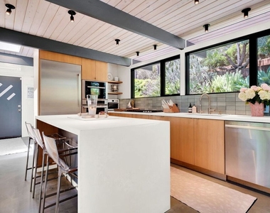 8967 Wonderland Park Avenue - Photo Thumbnail 10