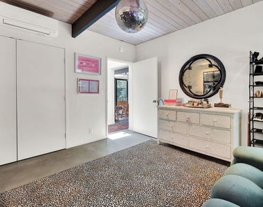 8967 Wonderland Park Avenue - Photo Thumbnail 26