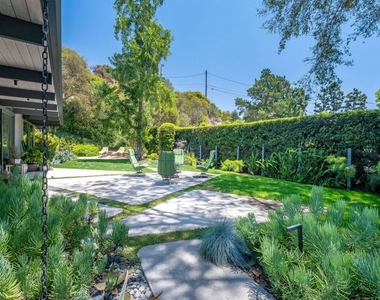 8967 Wonderland Park Avenue - Photo Thumbnail 39