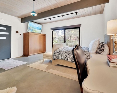 8967 Wonderland Park Avenue - Photo Thumbnail 27