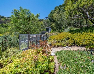 8967 Wonderland Park Avenue - Photo Thumbnail 54