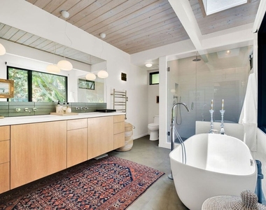 8967 Wonderland Park Avenue - Photo Thumbnail 22