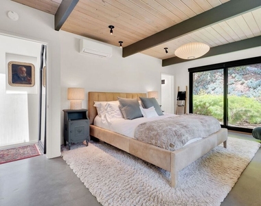 8967 Wonderland Park Avenue - Photo Thumbnail 19