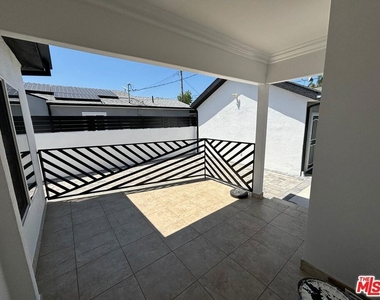 6537 Teesdale Avenue - Photo Thumbnail 17