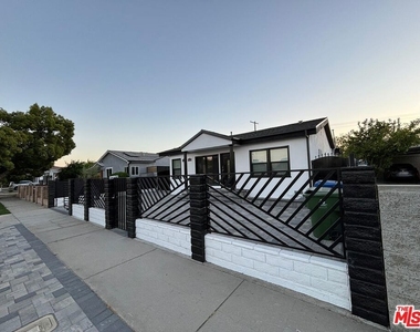 6537 Teesdale Avenue - Photo Thumbnail 21
