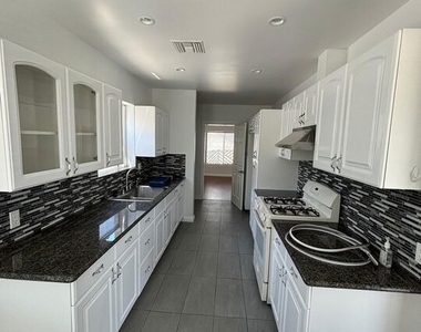 6537 Teesdale Avenue - Photo Thumbnail 5