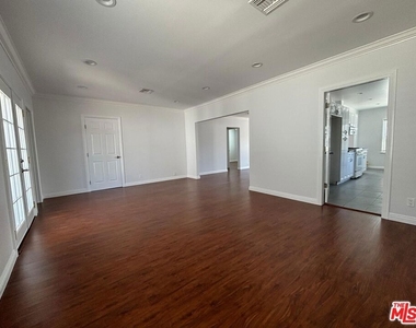 6537 Teesdale Avenue - Photo Thumbnail 9